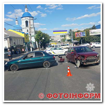 У центрі Кропивницького зіткнулися три автомобіля (ФОТО)